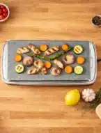 Pierrade® de poulet mariné aux légumes de printemps
